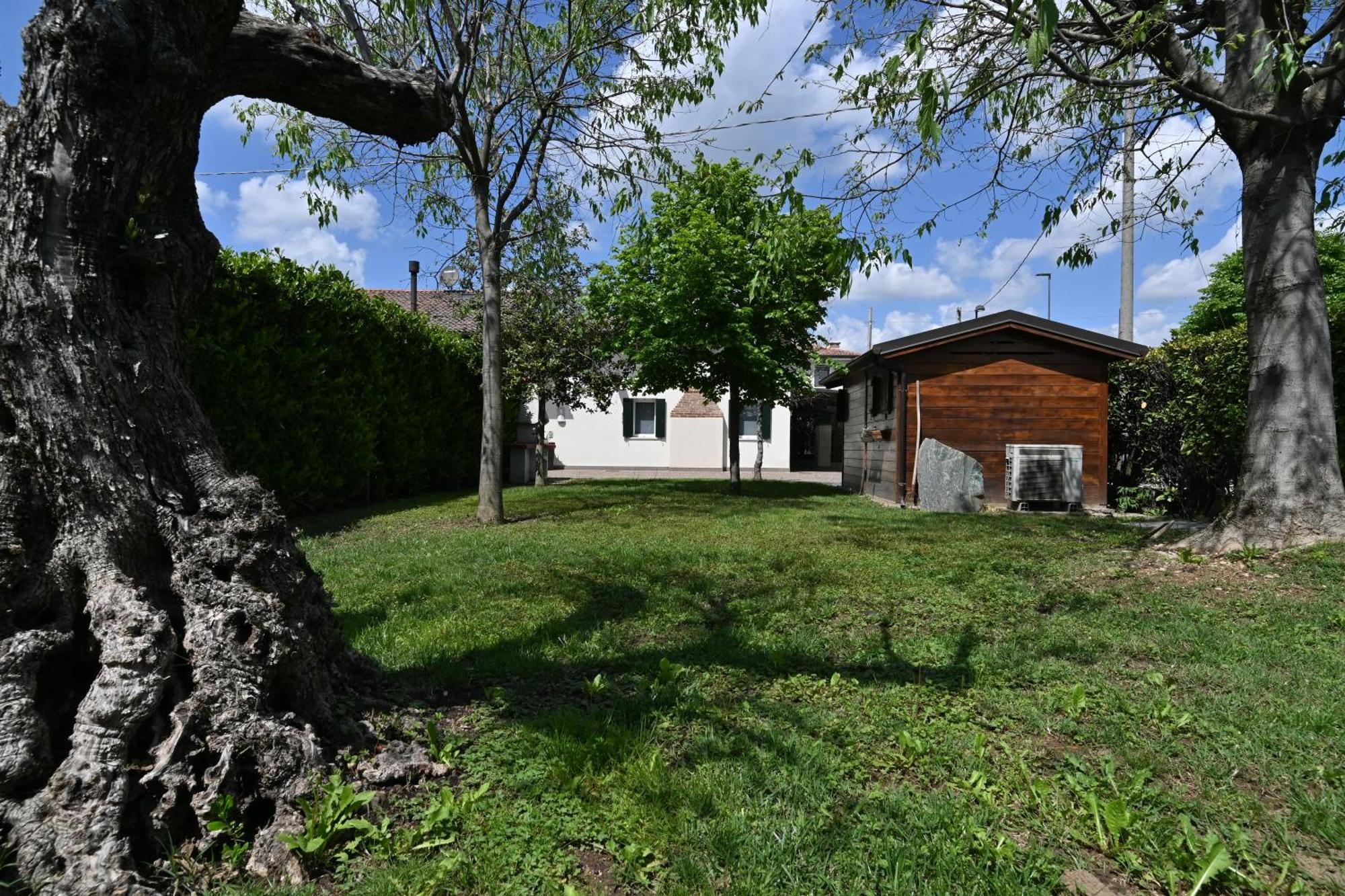 Ca Centosa Artistic House Villa Storica Ristrutturata Con Patio E Giardino 티따델라 외부 사진